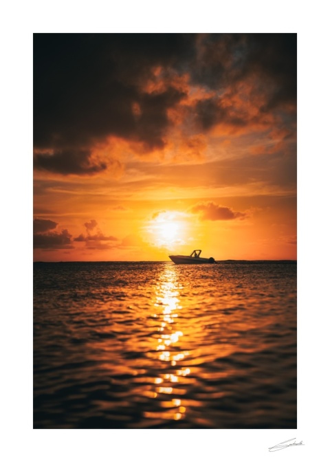 Zachód słońca na wodzie